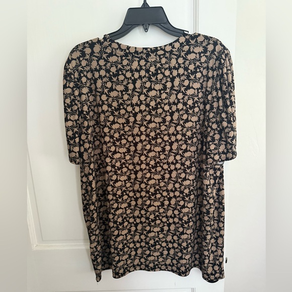 SOLD Anne Klein Cream and Black Blouse with Rounded Neckline - Picture 5 of 7